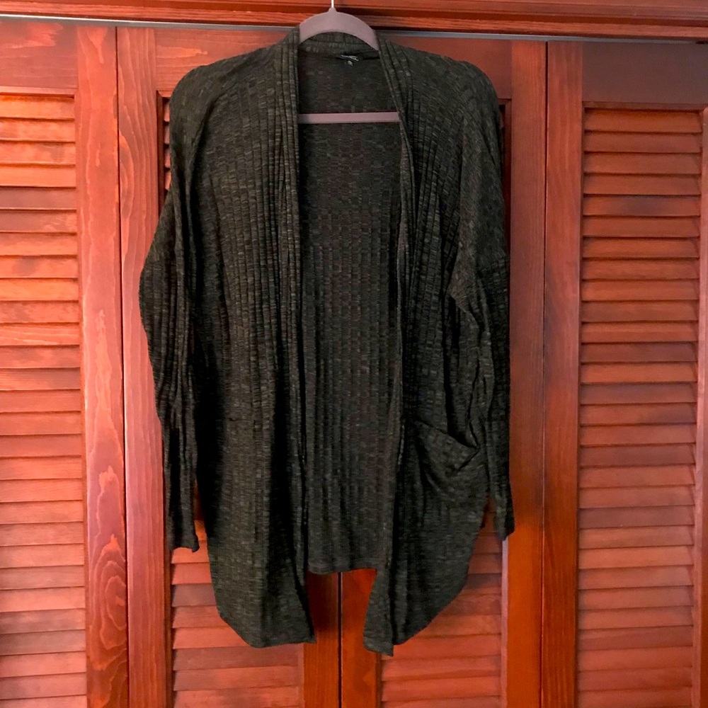 Sweater with pockets… green with black material